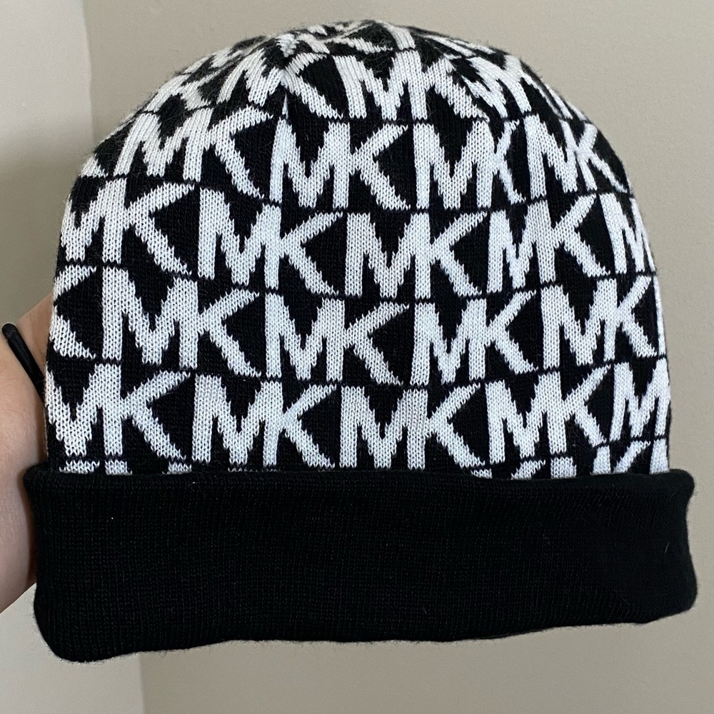 NWOT Michael Kors || woman’s winter hat size one size fit all